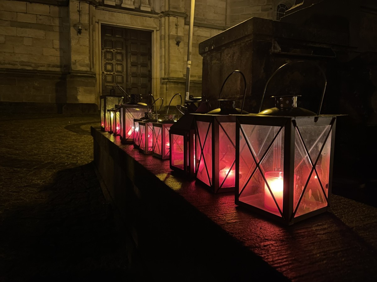 Stimmungsvolle Führung durch das winterliche Mettingen.